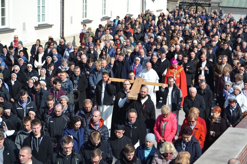 Jasna Góra: Droga krzyżowa w Wielki Piątek 2018