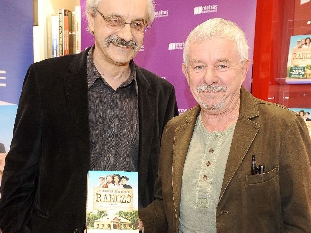 Autorzy książki Robert Bruttner i Jerzy Niemczuk podczas promocji.