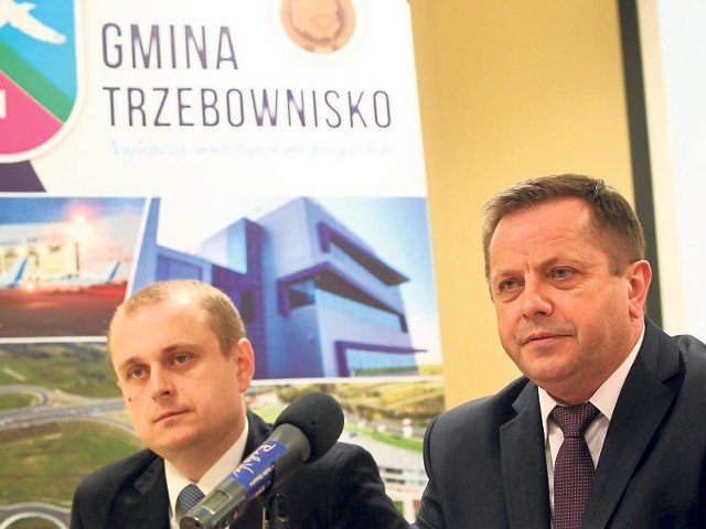 Lesław Kuźniar, wójt Trzebowniska (na zdjęciu z prawej): Prosimy, by głos naszych mieszkańców i ich decyzja zostały uszanowane.