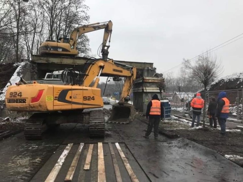 Wiadukt kolejowy w Wojkowicach został rozebrany, ale już...