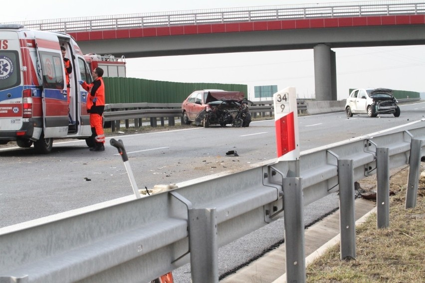 Groźny wypadek na S8. Ciężko rannego zabrał śmigłowiec (ZDJĘCIA)