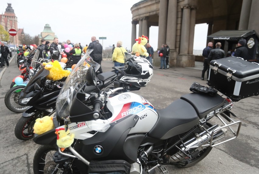 Szczecińskie MotoKurczaki po raz kolejny spotkały się na Wałach Chrobrego. Cel był szczytny