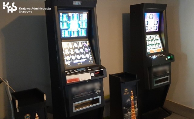 Tym razem KAS zabezpieczyła 48 nielegalnych automatów hazardowych i prawie 49 tys. zł
