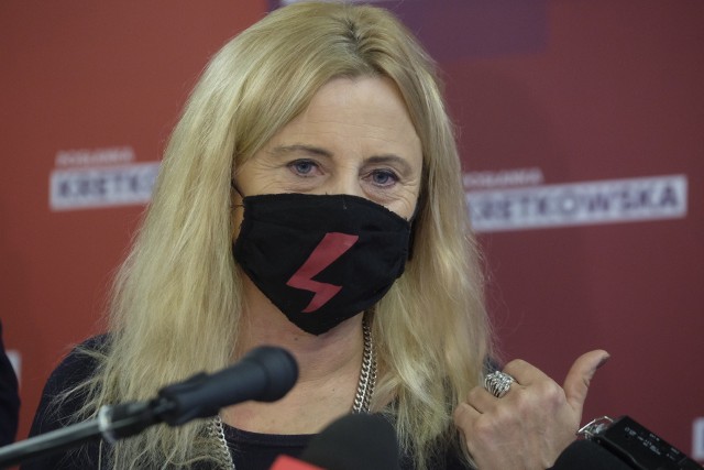 Posłanka Lewicy Katarzyna Kretkowska podczas sobotniej konferencji prasowej.