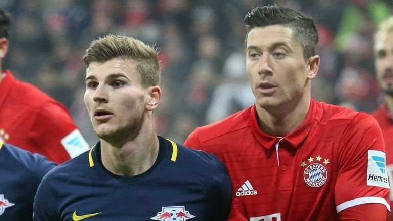 Robert Lewandowski w ligowym meczu z Borussią Dortmund (4:0...