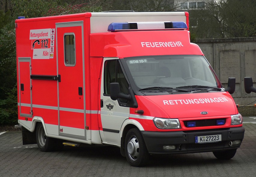 Ford Transit 2000 ambulans Fot: Ford