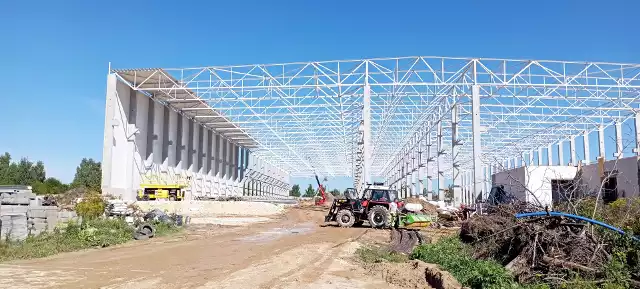 Prace nad fabryką aluminium w Jędrzejowie postępują bardzo szybko. Zobaczcie na kolejnych slajdach jak zmieniła się fabryka w okresie pomiędzy 14 i 20 września