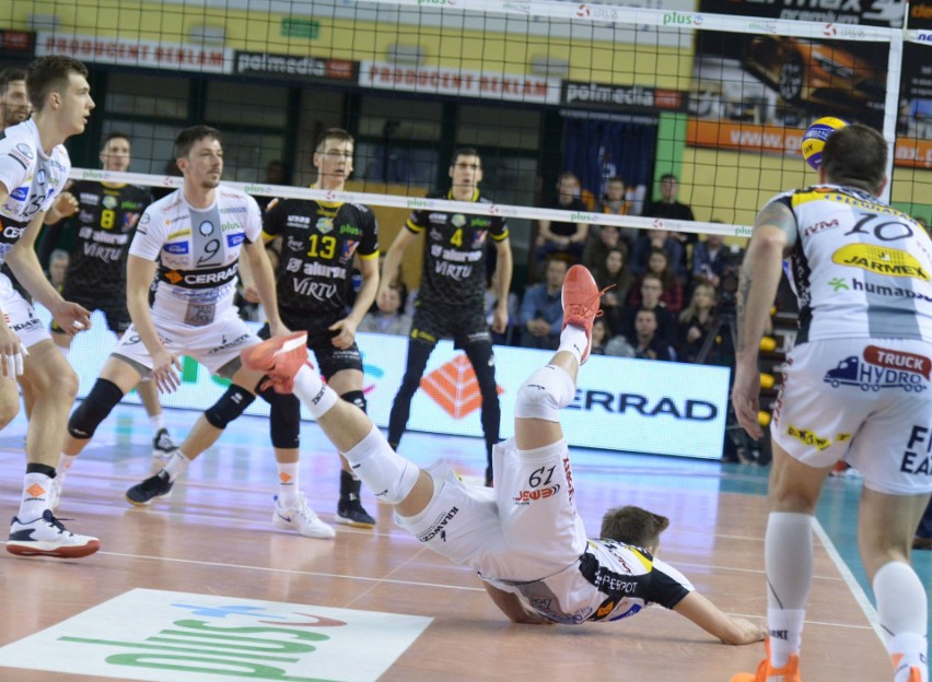 PlusLiga. Mecz walki w hali MOSiR w Radomiu! Cerrad Czarni po czterosetowym boju pokonali Aluron Virtu Wartę Zawiercie