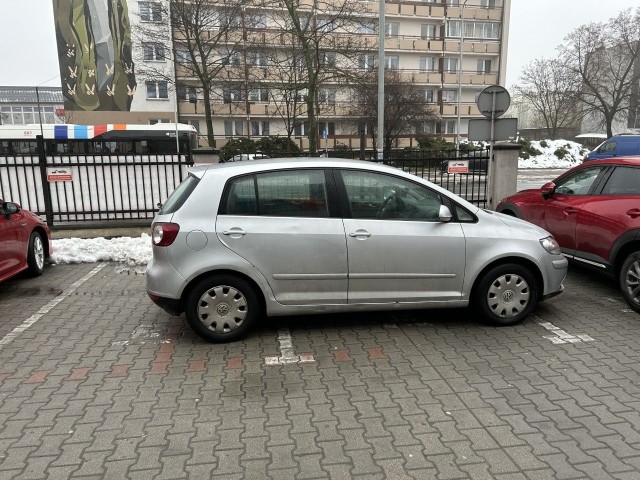 Zdjęcia radomskich mistrzów parkowania nadesłane przez naszych Czytelników. Zobaczcie je na kolejnych slajdach. Wciąż zachęcamy do dzielenia się przykładami.