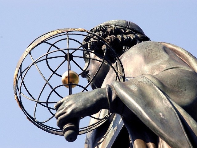 Uniwersytet Mikołaja Kopernika świętuje 540. urodziny astronoma. Dziś pod pomnikiem Senat złoży kwiaty