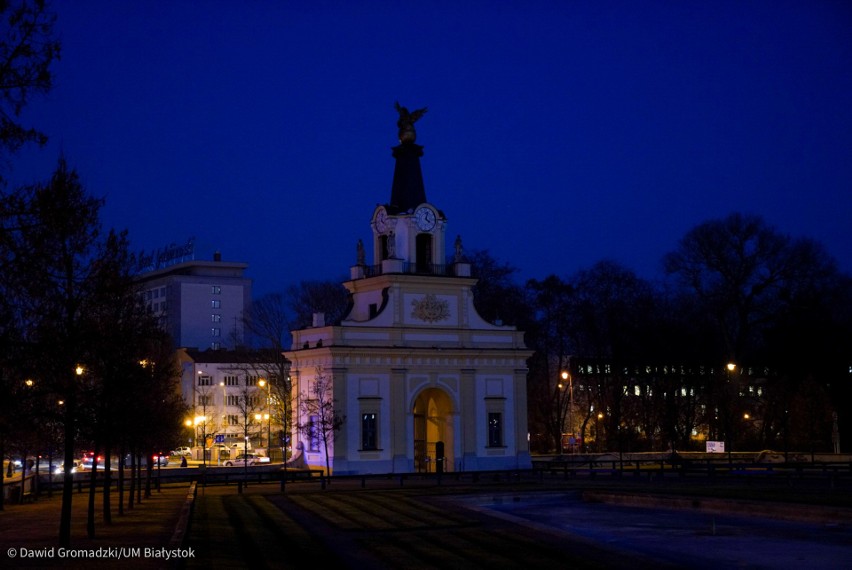 Białystok gasi światło. Zgasły także lampy w wybranych punktach polskich miast i wsi. To protest przeciwko działaniom rządu (zdjęcia)