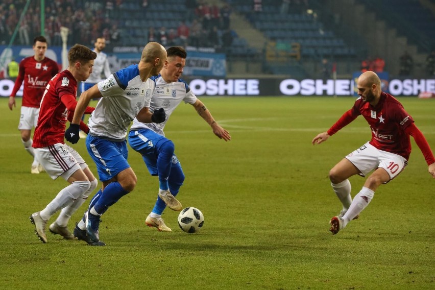 Nowi nabywcy Wisły Kraków zobaczyli jak drużyna „Białej Gwiazdy” walczyła o ligowe punkty. Atmosfera była świetna, wynik już nie [ZDJĘCIA] 