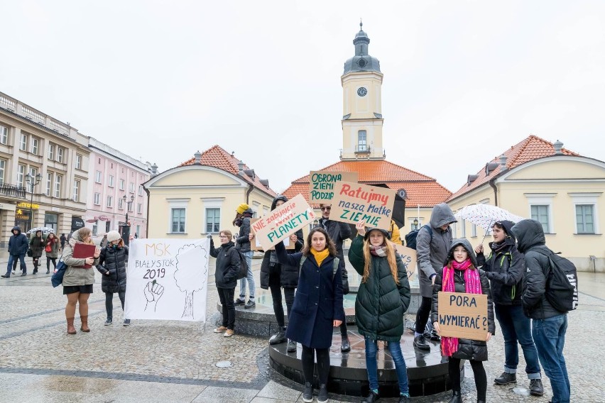 Młodzieżowy Strajk Klimatyczny. Młodzi protestowali dla Ziemi również w Białymstoku [ZDJĘCIA, WIDEO]