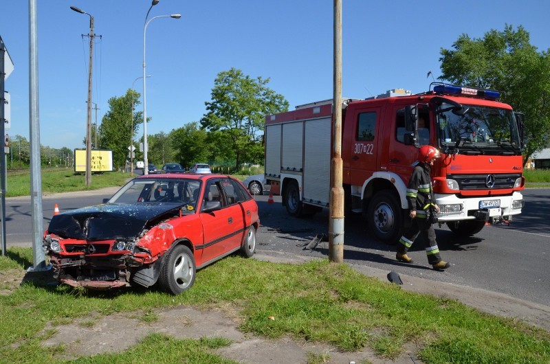 Wrocław: Wypadek na ul. Bystrzyckiej. Trzy osoby zostały ranne (ZDJĘCIA)