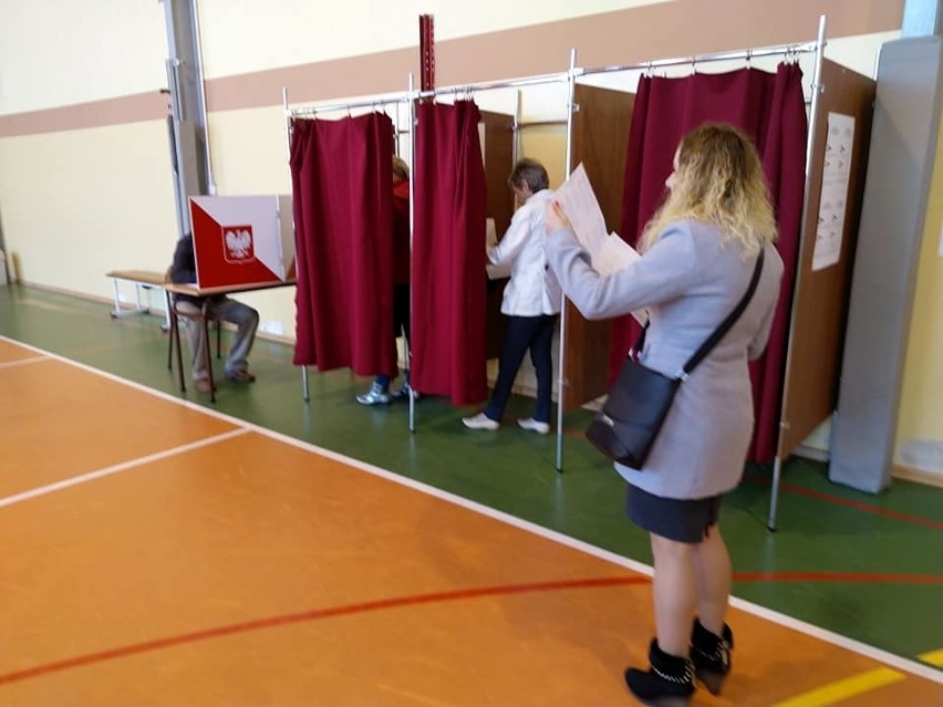 Wybory samorządowe 2018 w powiecie zwoleńskim rozpoczęte. Zobacz jak głosują mieszkańcy [RAPORT NA BIEŻĄCO]