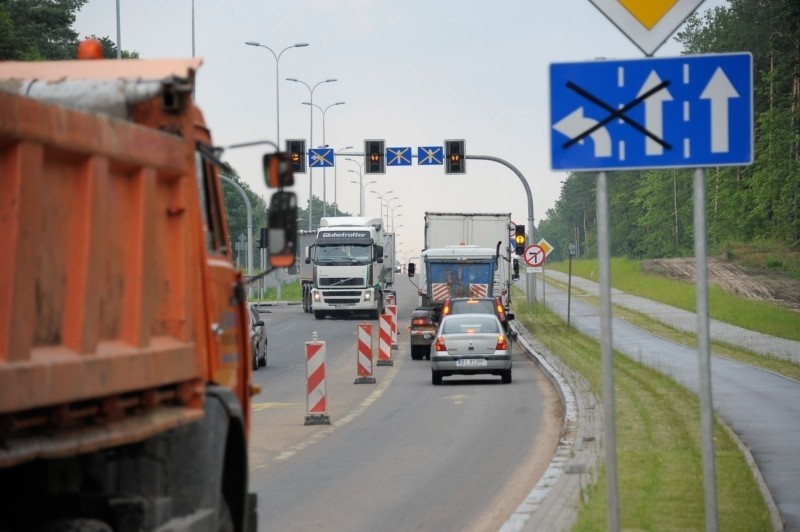 Na kilku fragmentach ul. Ciołkowskiego m.in. od 10. Pułku...