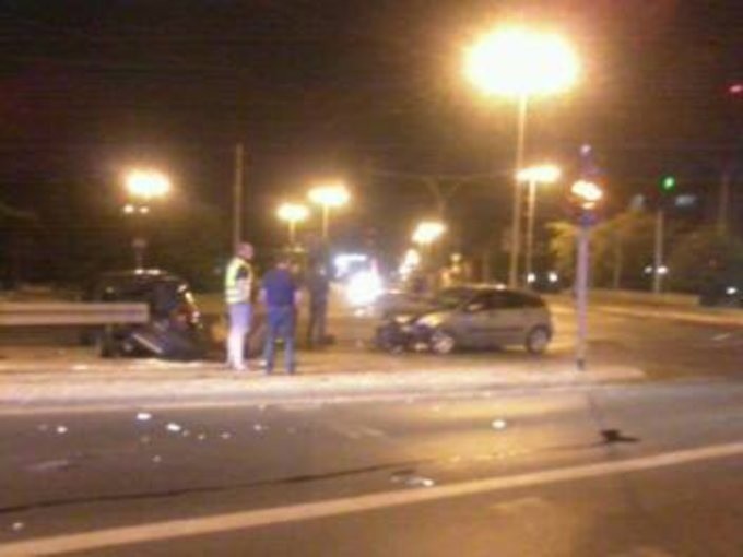 Dwa auta zderzyły się na wiadukcie koło dworca PKP
