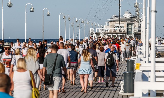 Sopockie molo w wakacje, jak co roku, przeżywa oblężenie niezależnie od pory dnia