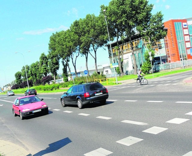 Stwarzające duże zagrożenie skrzyżowanie ulic Olimpijskiej i Jarocińskiej czeka na przebudowę.