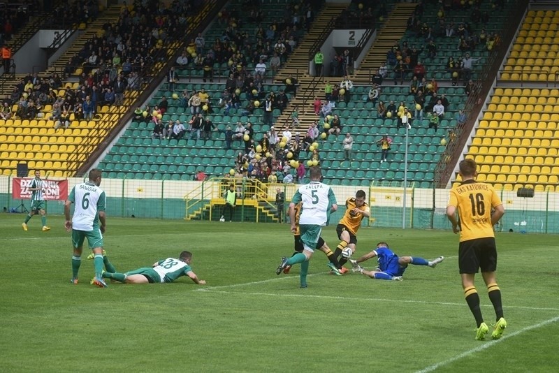 GKS Katowice wygrał drugi mecz pod wodzą Piotra Piekarczyka....