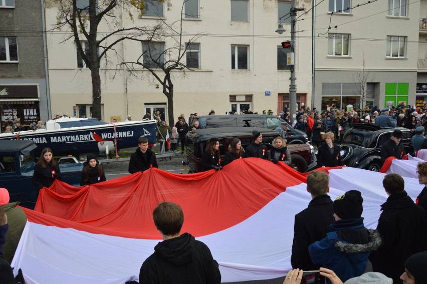 Na czele pochodu tradycyjnie stanął marszałek Józef...