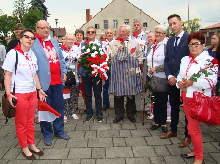 Oświęcim. 78. rocznica pierwszego transportu polskich więźniów do Auschwitz z udziałem przedstawicieli rządu [ZDJĘCIA]