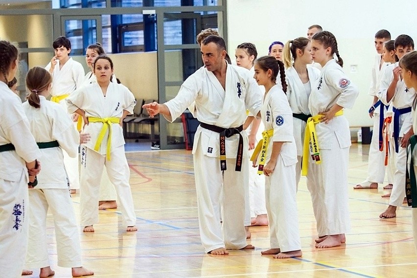 Karatecy SKSW Skarżysko-Kamienna udanie walczyli w turnieju i szkolili się na seminarium 