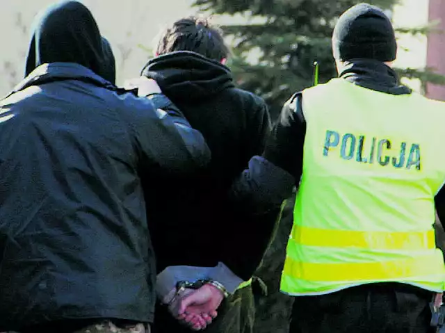 Policjanci z Krosna Odrzańskiego we wtorek przez kilka godzin pracowali wraz z prokuratorem na miejscu zbrodni.