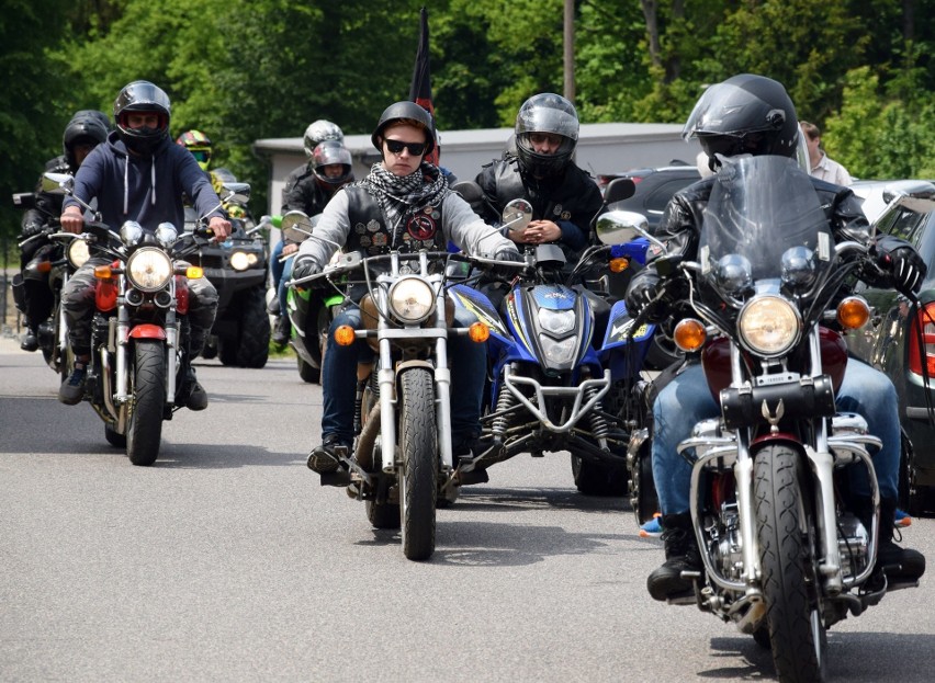 Motocykliści z miasteckiego stowarzyszenia "Gryf"...