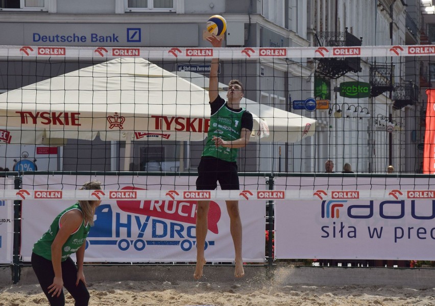 Na początek BeachBall Radom 2018 rozegrano turniej mixtów, w...