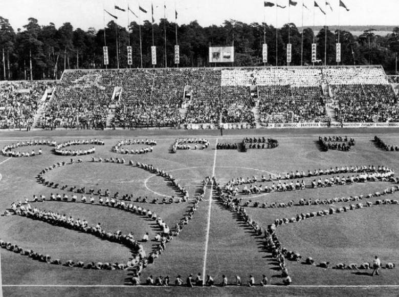 22 lipca 1972 roku oficjalnie otwarto stadion Gwardii...