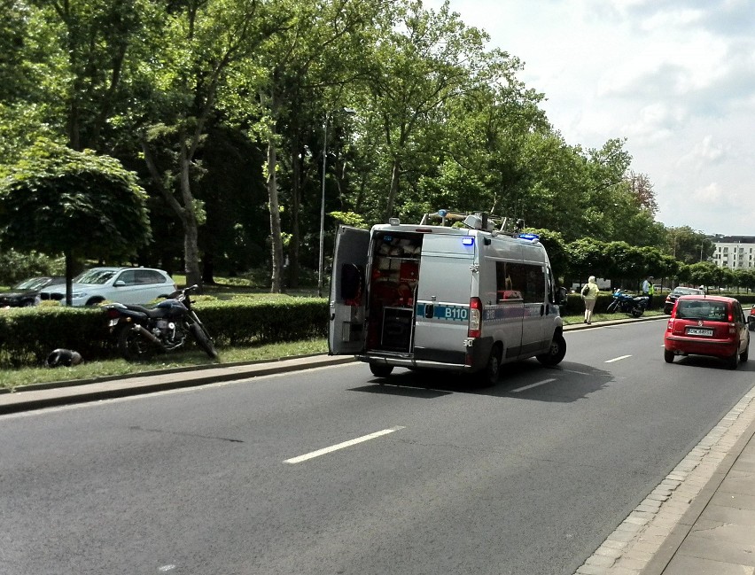 Wypadek na al. Armii Krajowej. Zderzyły się dwa motocykle. Duże korki w okolicy (ZDJĘCIA)