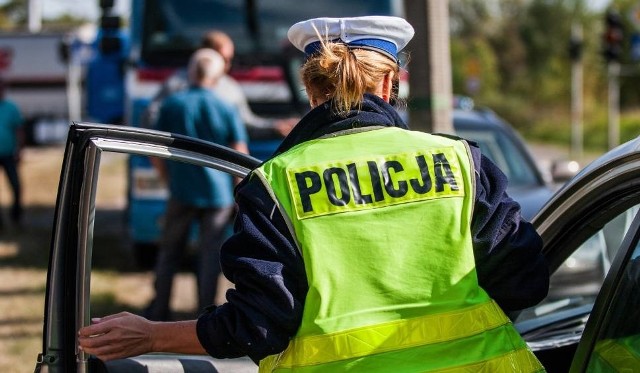 Motorowerzysta wydmuchał 2,5 promila. Zatrzymała go policja.