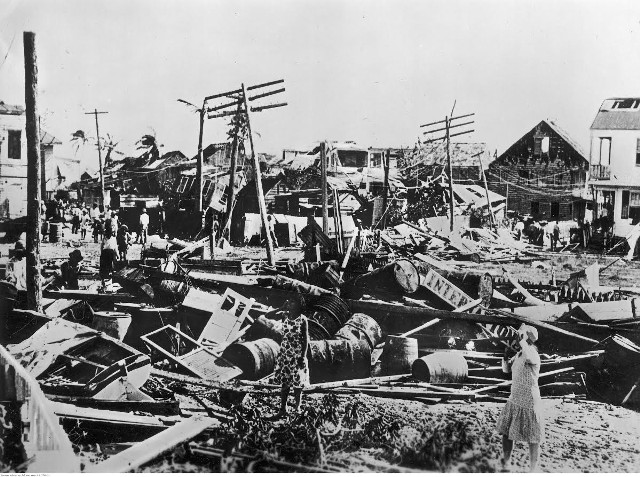 21 stycznia 1956 roku nad miastem przeszła wieczorem niezwykle silna wichura. Najwięcej szkód spowodowała na osiedlu Leśnym, gdzie powywracała świeżo posadzone drzewa i pozrywała kable. W nocy ok. 100 osób brało udział w usuwaniu zniszczeń.