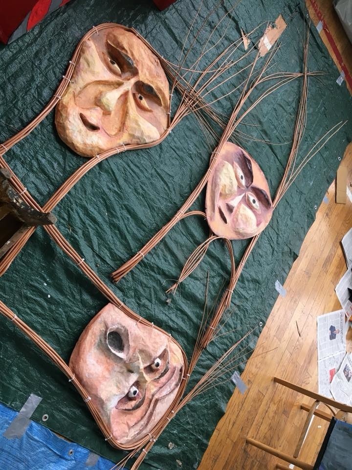 Trwają prace nad maskami do parady Danse Macabre w Hajnówce