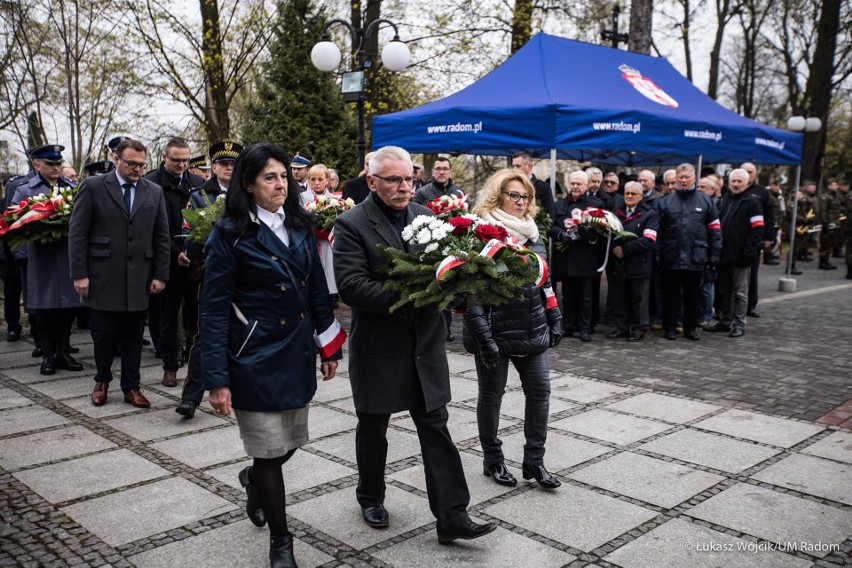 W sobotę złożono kwiaty przed Pomnikiem Katyńskim na...