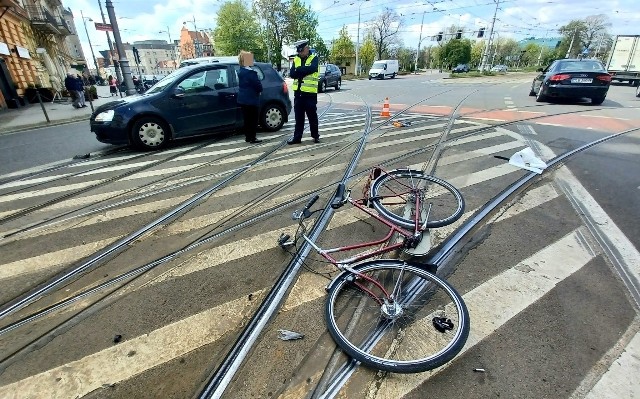 Wypadek rowerzystki na placu Bema we Wrocławiu