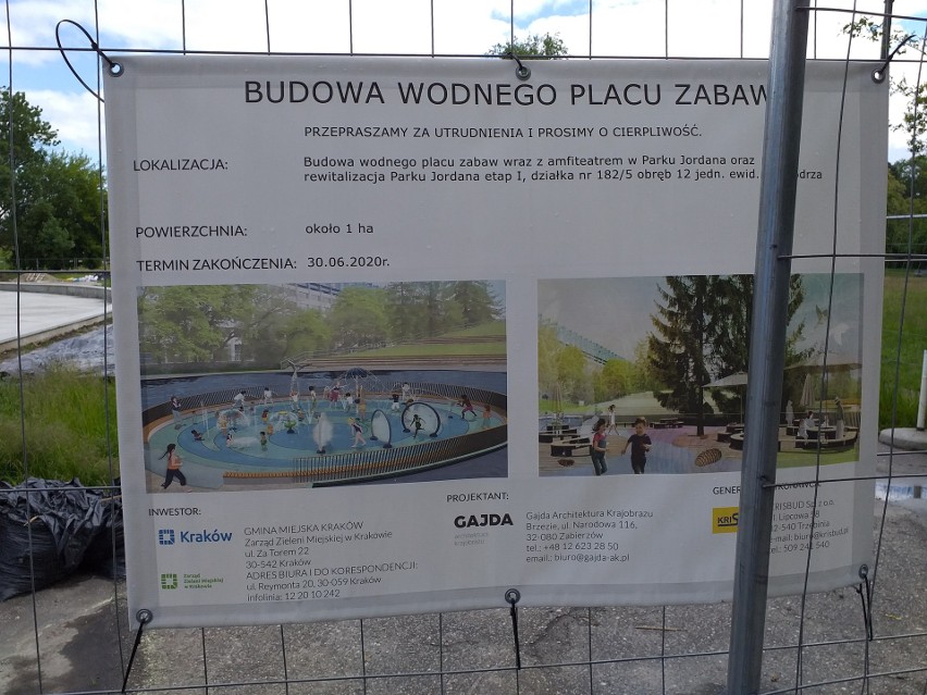 Kraków. Wodny plac zabaw jest prawie gotowy, ale z powodu wirusa szybko nie zostanie uruchomiony. A fontanny? [ZDJĘCIA]