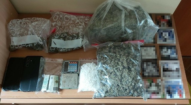 Policjanci z Bydgoszczy znaleźli w mieszkańcu Solca Kujawskiego kilogram narkotyków