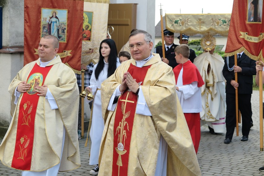 Podczas odpustu parafialnego bp Waldemar Musioł...