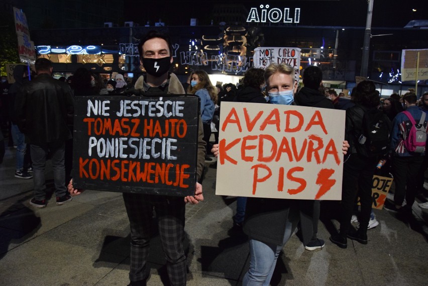 Strajk kobiet w Katowicach. W środę 28.10 manifestanci...
