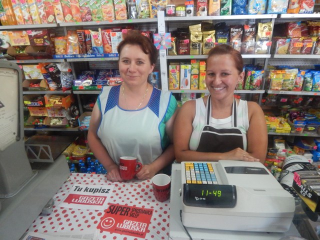 Monika Dobryniewska oraz Angelika Wójcik pracują w sklepie ABC w Stargardzie Gubińskim