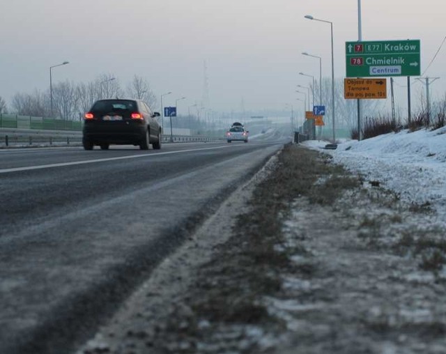 Przebudowa drogi numer 7 od Jędrzejowa do granicy województw świętokrzyskiego i małopolskiego jest potrzebna, ale niestety prawdopodobnie nieprędko się rozpocznie.