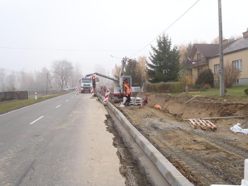 Macewy odnalezione w przepuście drogi w Dominikowicach mają trafić na gorlicki kirkut. W przyszłości będą elementem Latarni Nieobecnych