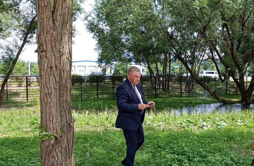 Prezydent Tadeusz Truskolaski podczas otwarcia ogrodu...