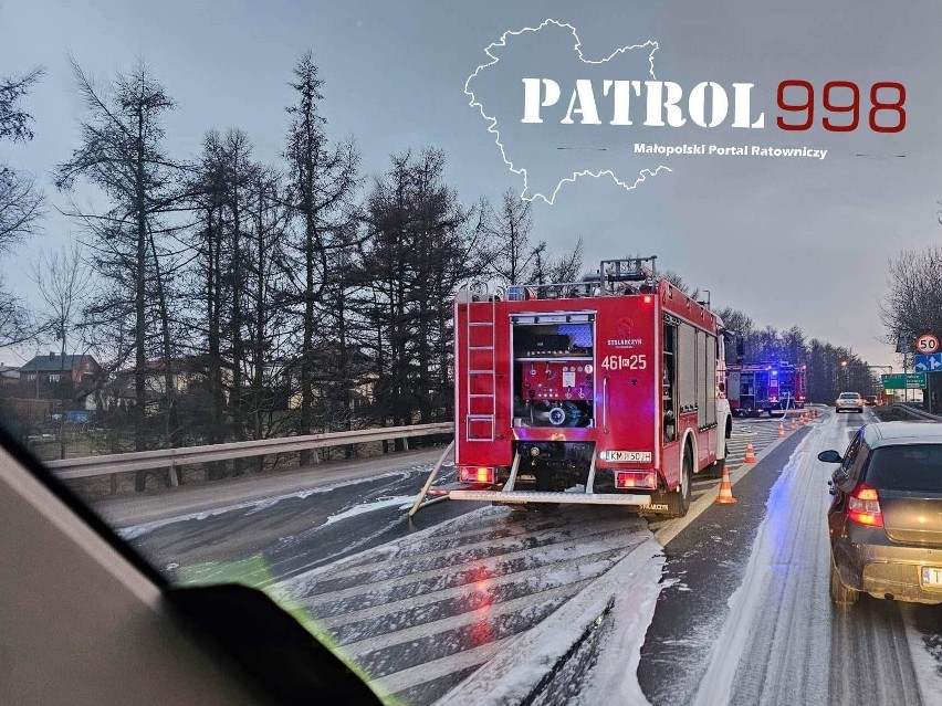 Wypadek na drodze krajowej nr 7 w Miechowie. Pożar samochodu dostawczego