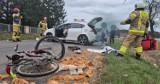 Wypadek w Pieruchach z udziałem dwóch samochodów i rowerzysty. Jedna osoba została ranna