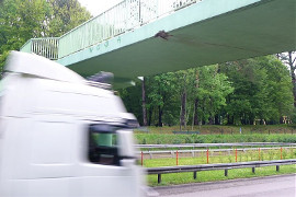 Wandal na Zwierzynieckiej rzucał kamieniami w auta
