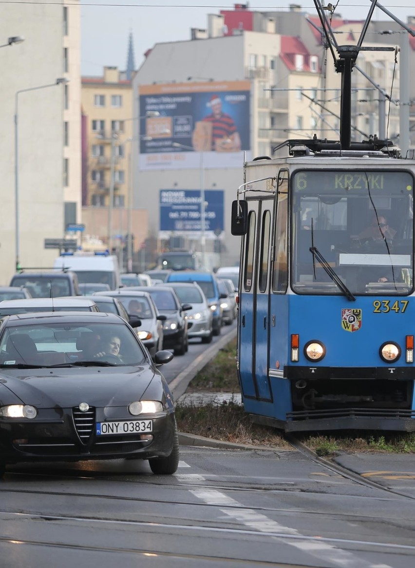 Mój Reporter: Po zmianach na Drobnera i Łokietka rowerzyści górą, a kierowcy stoją w korkach