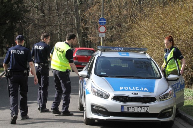 Policjanci z wrocławskiej drogówki, którzy na celownik wzięli agresywnych kierowców stwarzających zagrożenie dla innych osób korzystających z dróg, zatrzymali 1300 praw jazdy.